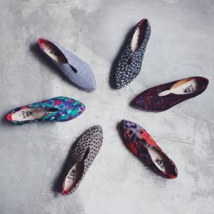 Tem uma nova espécie de besouro pousando na loja! Vem comemorar o lançamento exclusivo do nosso slipper de bico fino: Lima e Silva, 1519 - Porto Alegre a partir das 18h