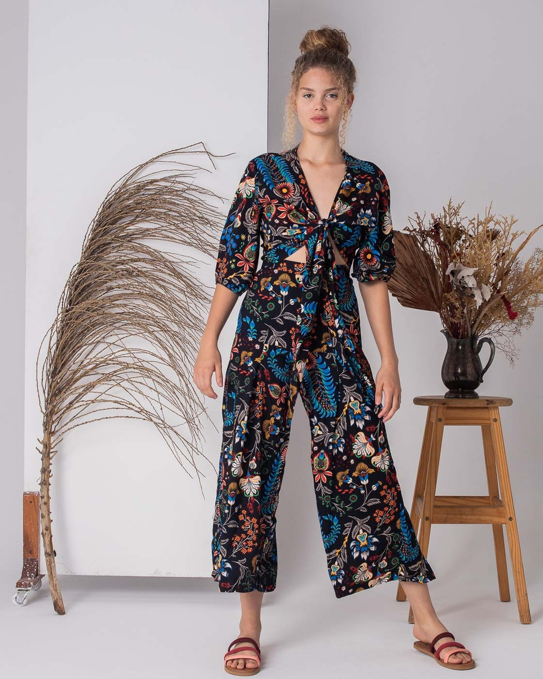 🔥 Últimos dias de 50% OFF!⁣
⁣
Aproveita que são os últimos dias do nosso MEGA BAZAR com até 50% OFF. Oxfords, sandálias, camisetas, vestidos, calças. ⁣
⁣
📢 Conta pra gente nos comentários qual seu look favorito!