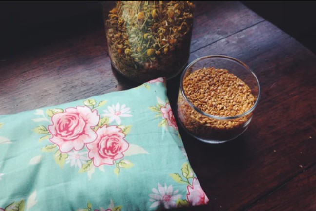 Foto do post Bolsa de sementes e ervas: cuidando da sua cólica com carinho e calor